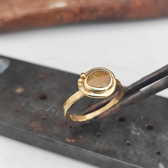 Sapphire ring. 14K yellow gold unique design ring with Yellow Sapphire stone. - Picture 3 of 9